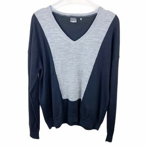 G.VG.V V-Neck Colorblock Long Sleeve tight knit Sweater